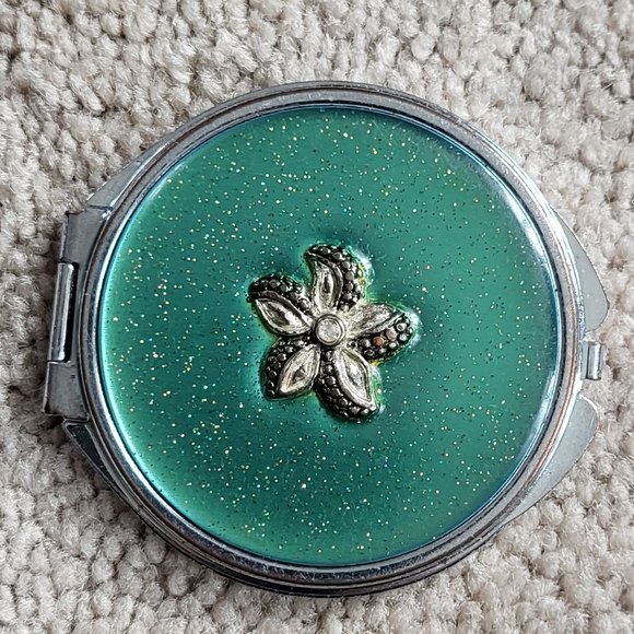 Vintage Double Mirror Round Compact - Picture 3 of 5